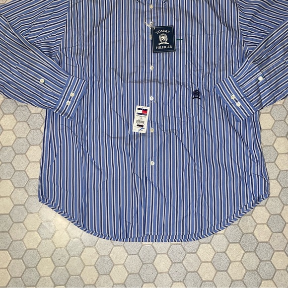 Tommy Hilfiger Blue Stripe Button-Up Shirt - Size Large - Picture 2 of 9